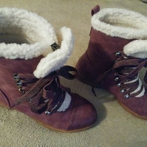 NWOT Sherpa lined boots never worn